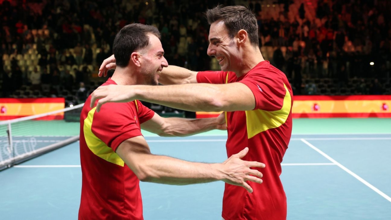 Granollers, Martínez help Spain reach Davis Cup final 1