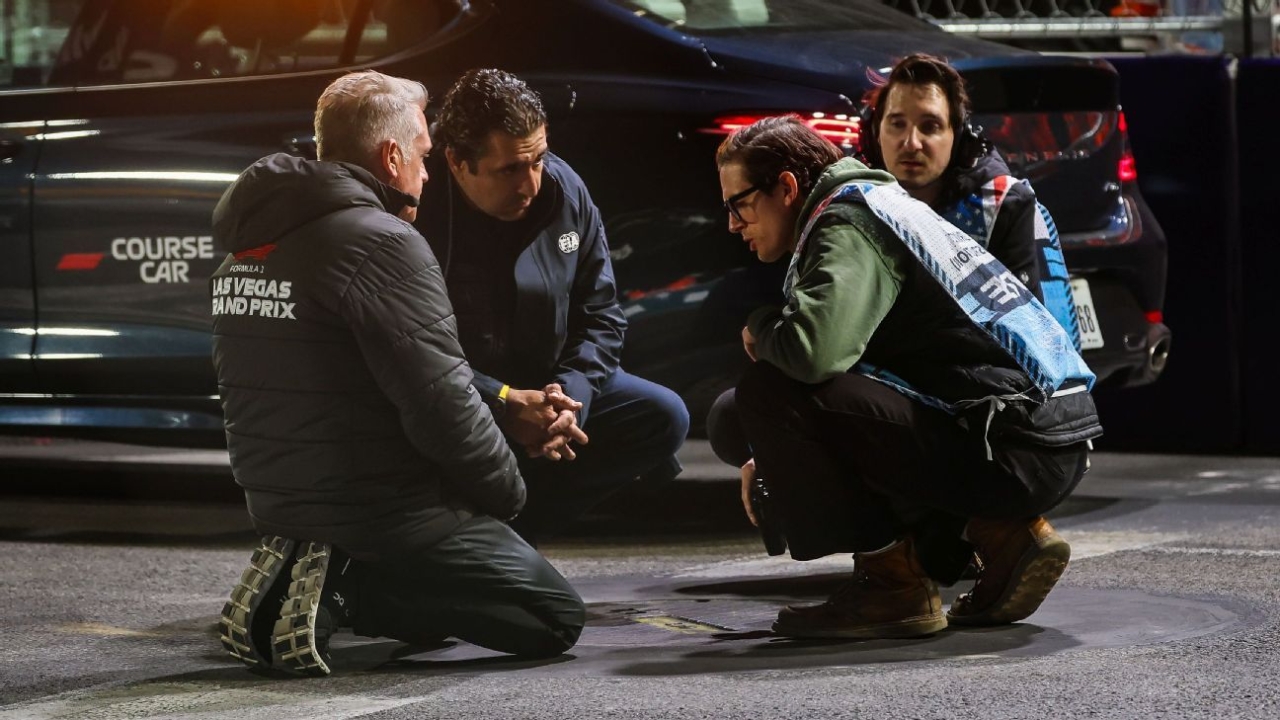 Las Vegas GP: Loose manhole cover causes multiple red flags in practice 1