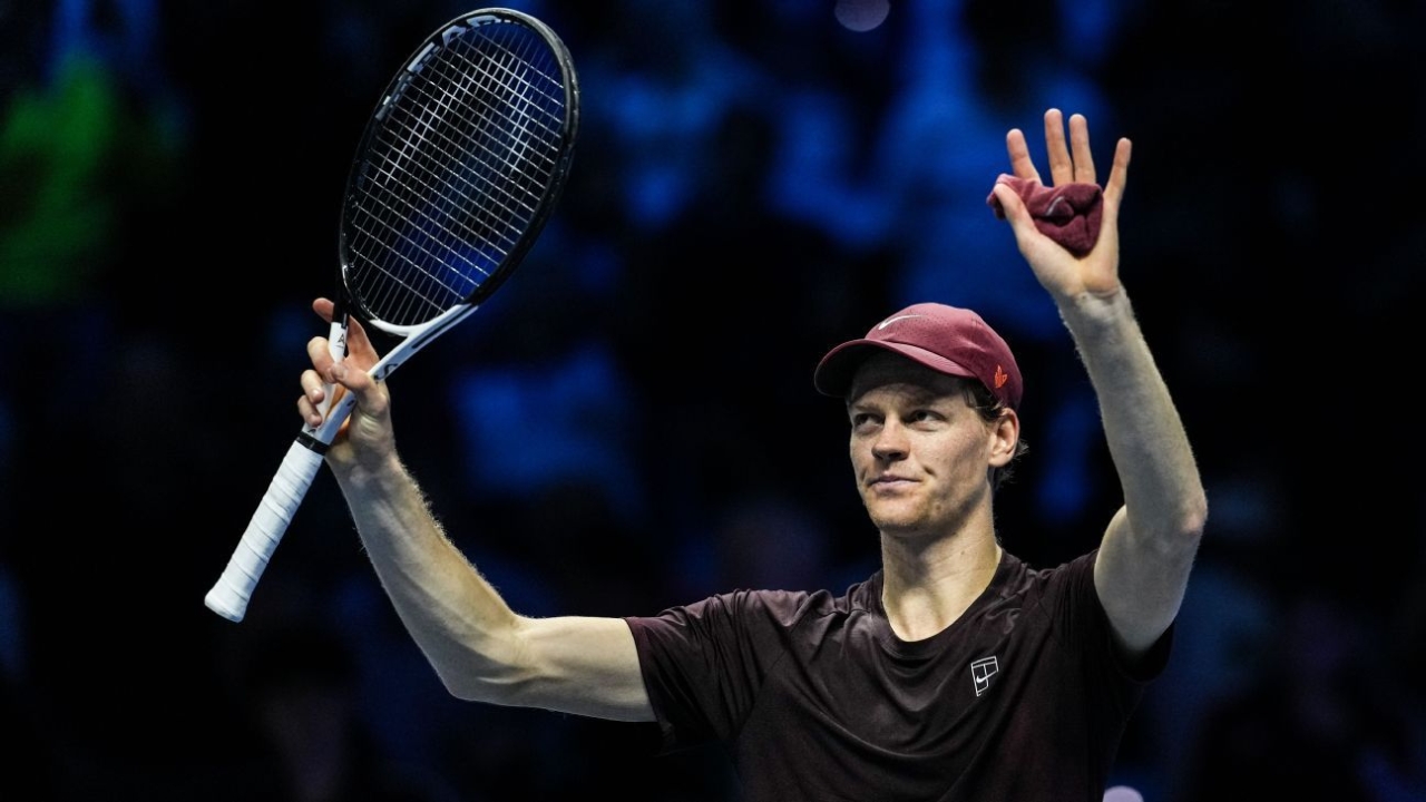 Jannik Sinner tops Alexander Zverev to reach semis of ATP Finals 1