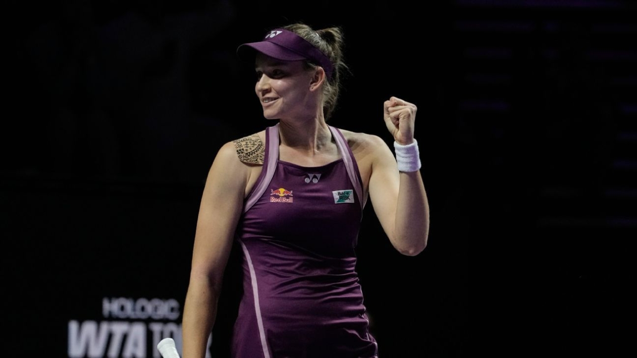 Elena Rybakina beats No. 1 Aryna Sabalenka to win WTA Finals 1