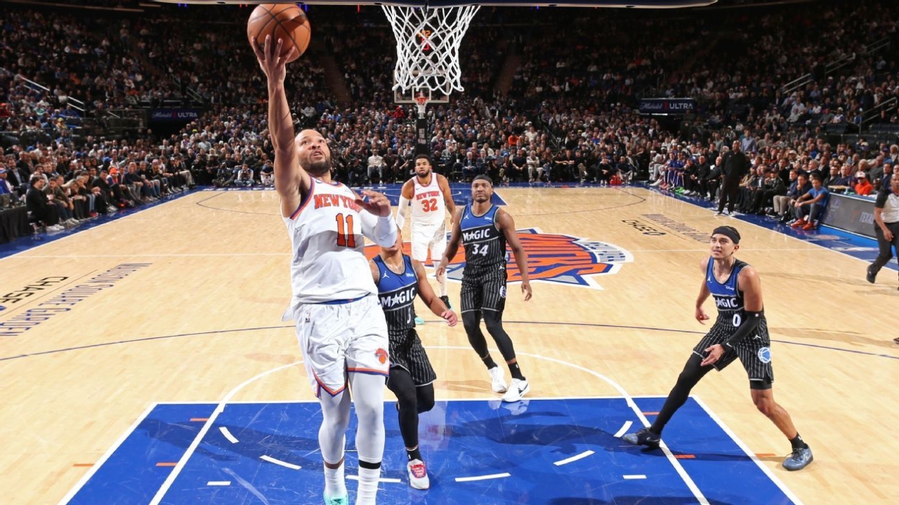 Knicks' Jalen Brunson turns ankle late in loss to Magic 1