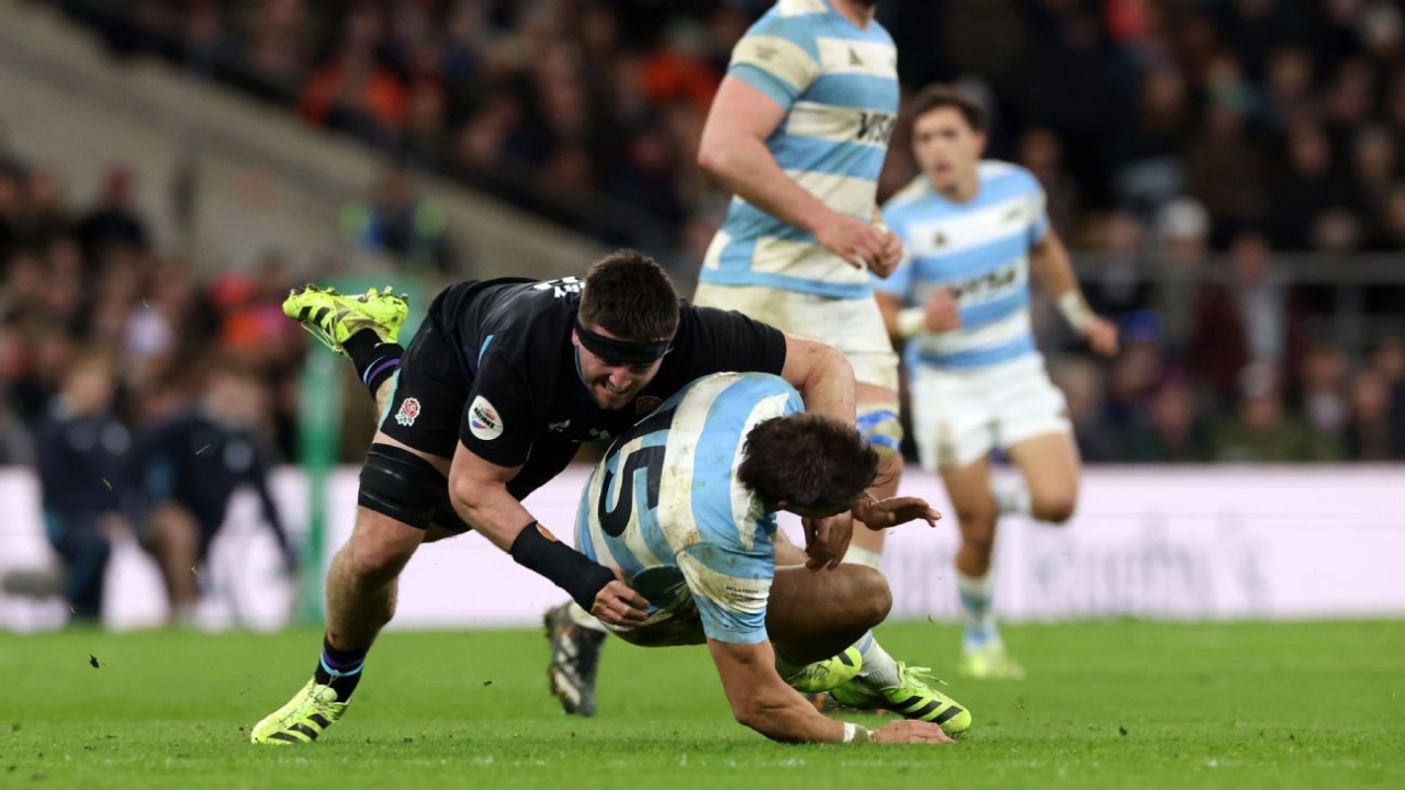 Tom Curry called 'a bully' by Argentina coach after he 'broke' Juan Cruz Mallia's knee 1
