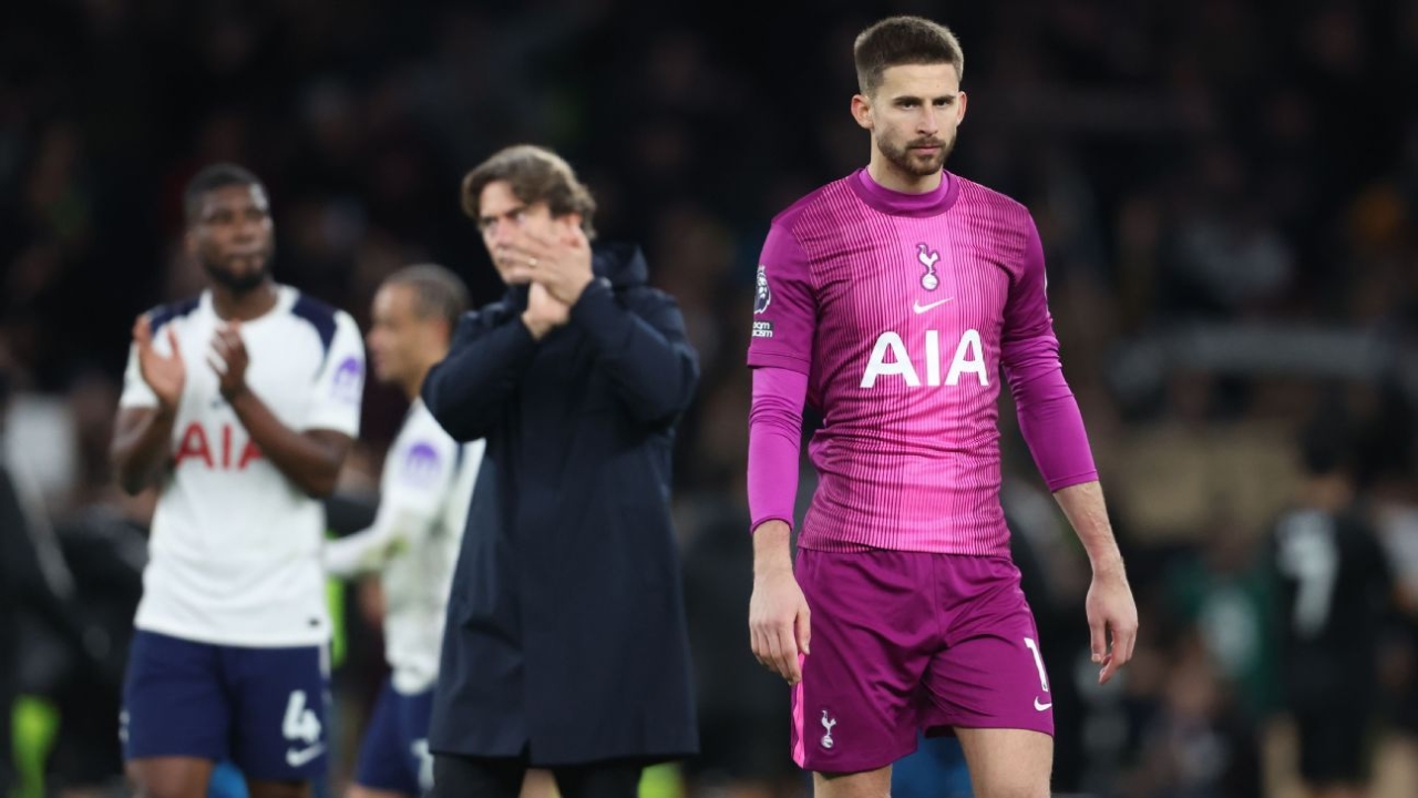 Guglielmo Vicario booing 'unacceptable,' not 'true fans' - Tottenham's Thomas Frank 1
