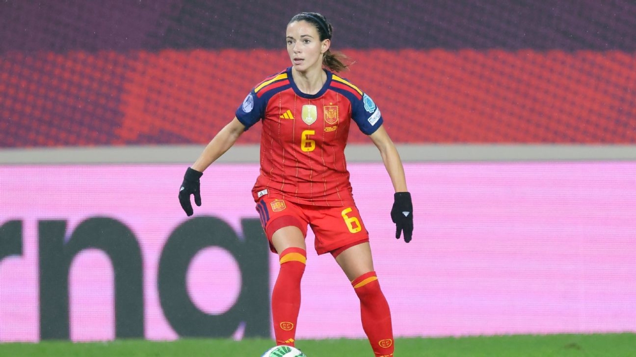 Spain midfielder Aitana Bonmatí sidelined with broken leg 1