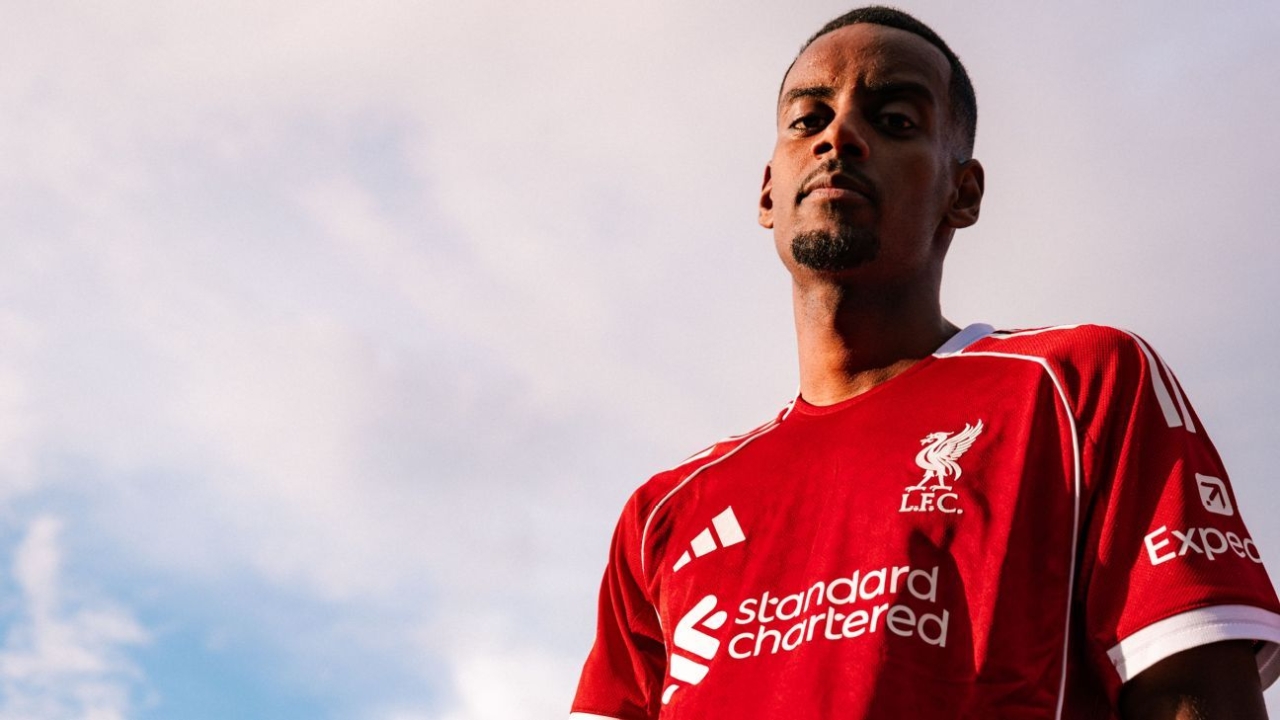 When does the January transfer window open and close? 1