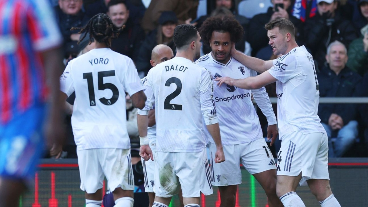 Zirkzee leads Man United comeback in game of two halves vs. Palace 1