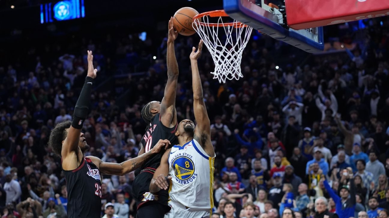 Tyrese Maxey's 'amazing' block seals 76ers' win over Warriors 1