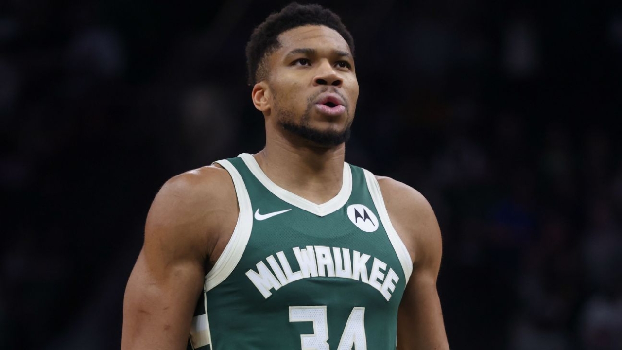 Bucks expecting Giannis back Sat. vs. Bulls, will cap minutes 1