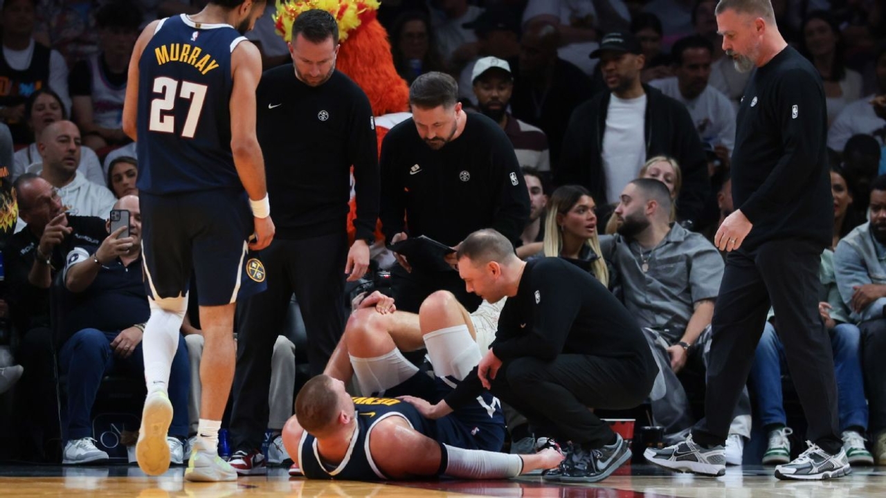 Nuggets' Nikola Jokic to miss 4 weeks with hyperextended knee 1