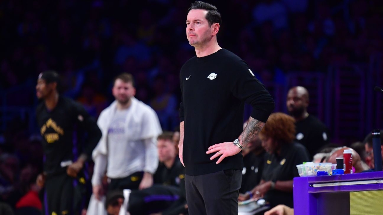 JJ Redick says officiating affected Lakers in loss to Pistons 1