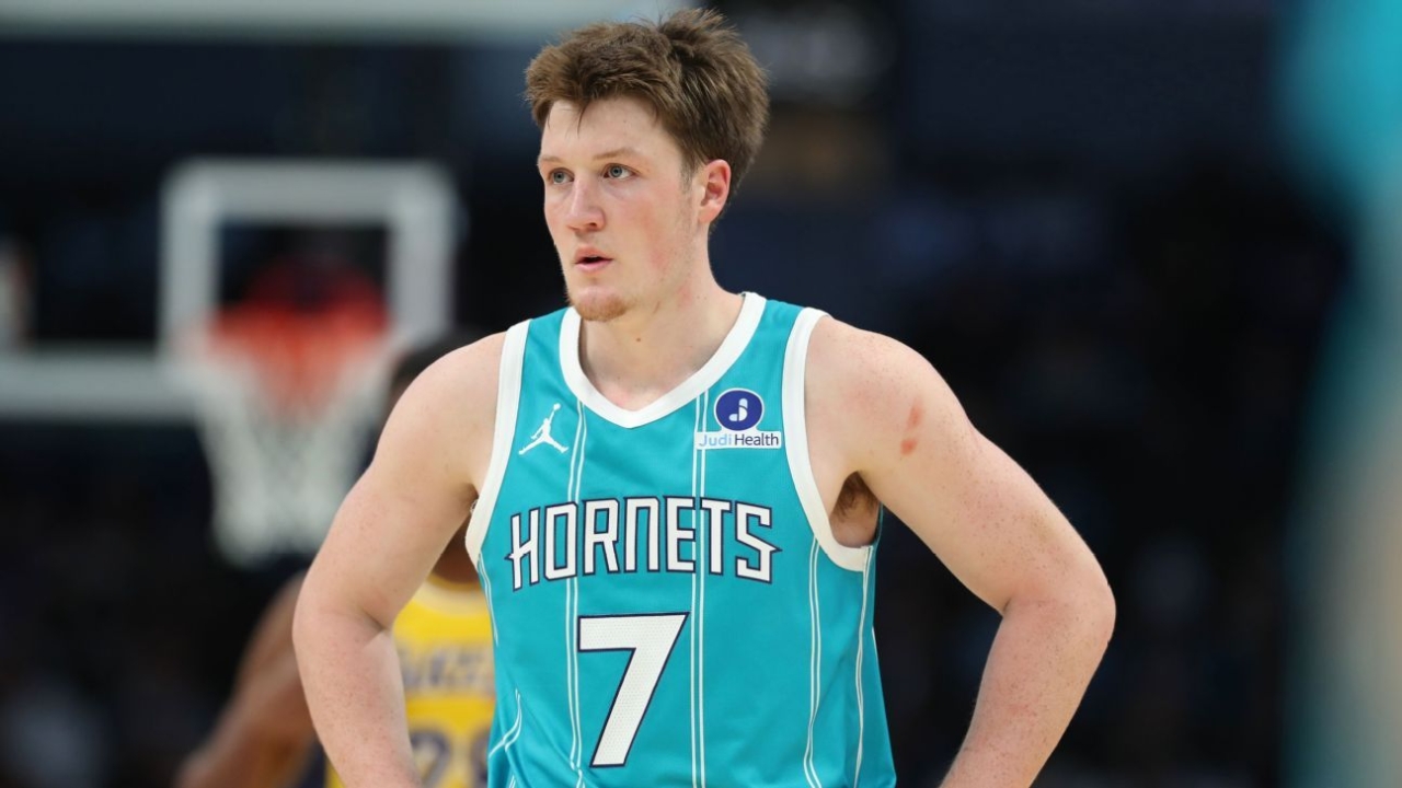 Hornets' Knueppel limps off with ankle injury; X-rays negative 1