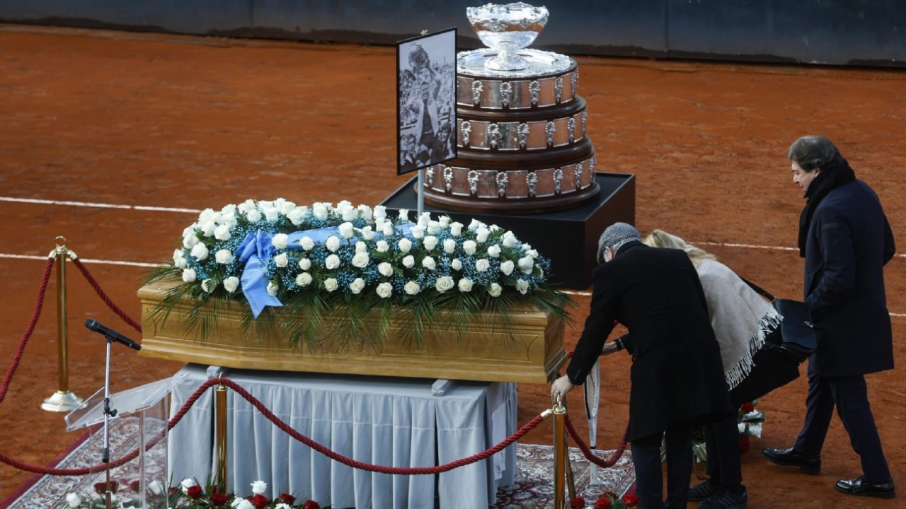 Hundreds honor tennis great Nicola Pietrangeli at Rome memorial 1