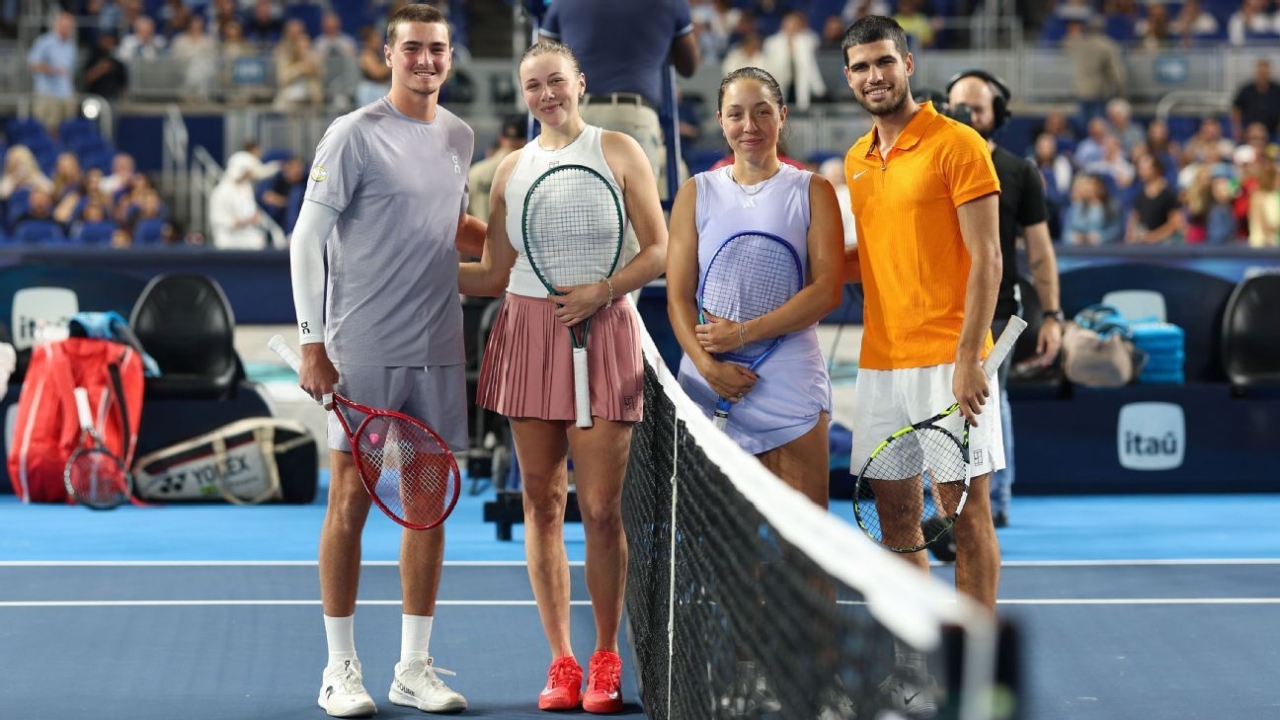 Carlos Alcaraz, other stars play exhibition at Marlins' park 1