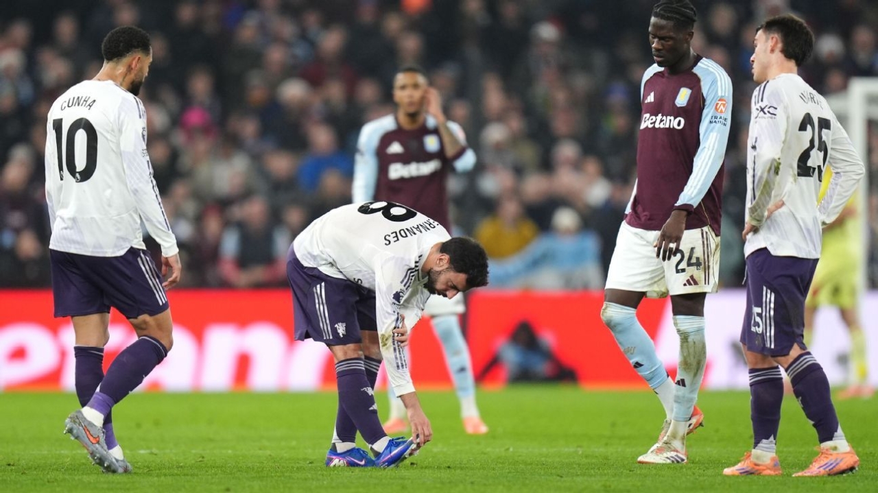 Aston Villa vs. Man United: Bruno Fernandes substituted after apparent injury 1