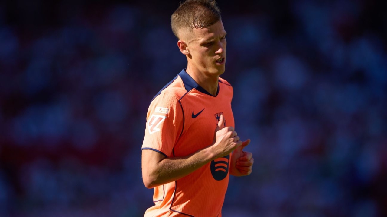 Barcelona's Dani Olmo out 1 month after dislocating shoulder 1