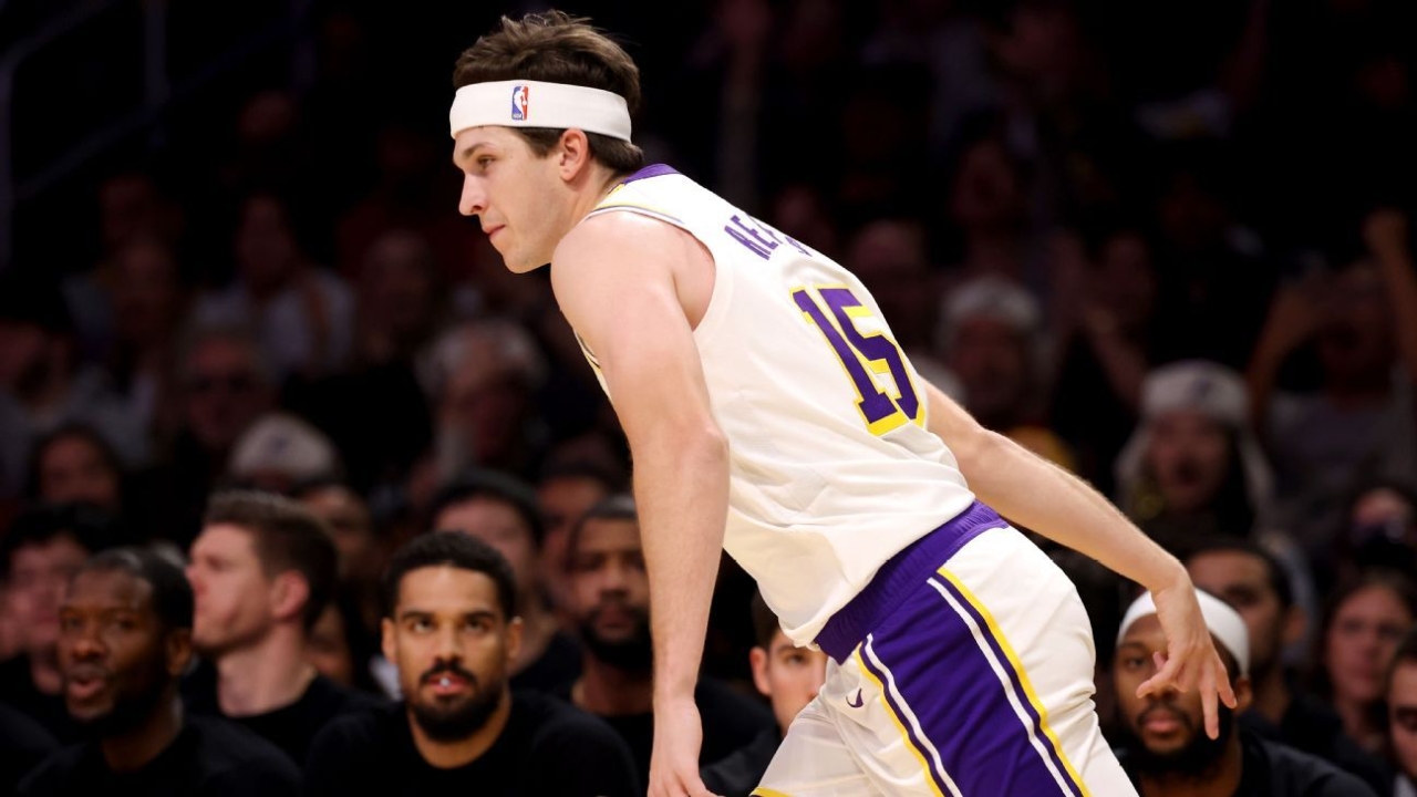 Lakers' Austin Reaves exits Christmas Day game due to calf soreness 1