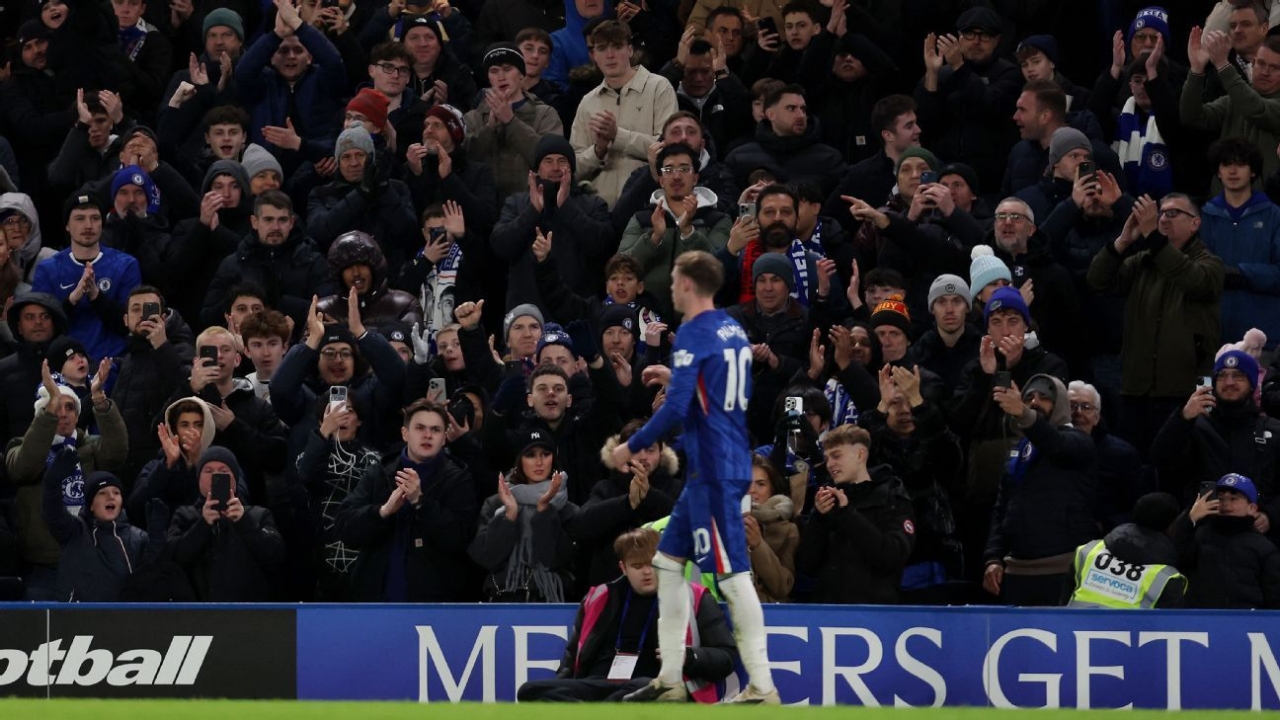 Chelsea defend Cole Palmer sub amid boos at Stamford Bridge 1