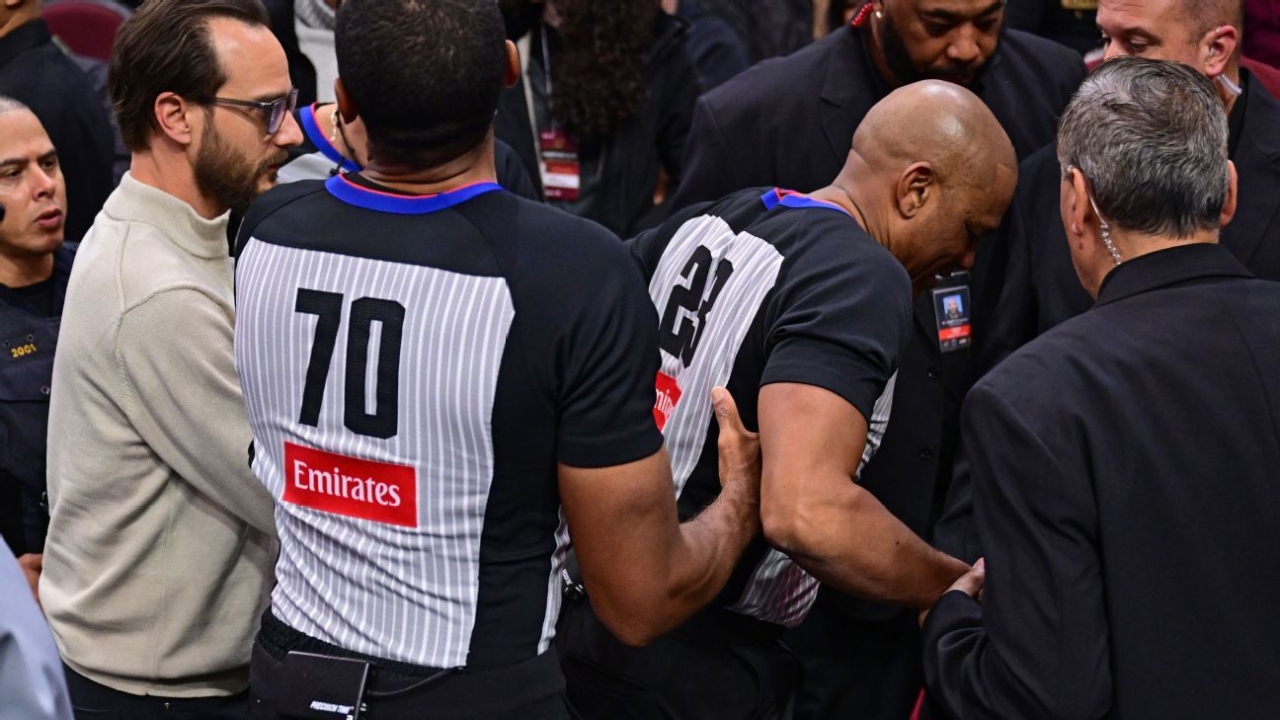 NBA official Tre Maddox leaves Bulls-Cavaliers with injury 1