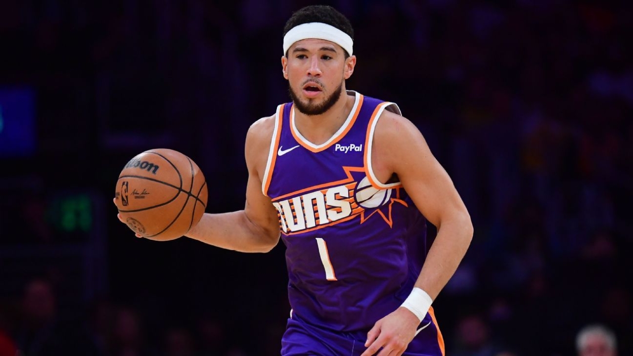 Suns' Devin Booker exits vs. Lakers with right groin injury 1