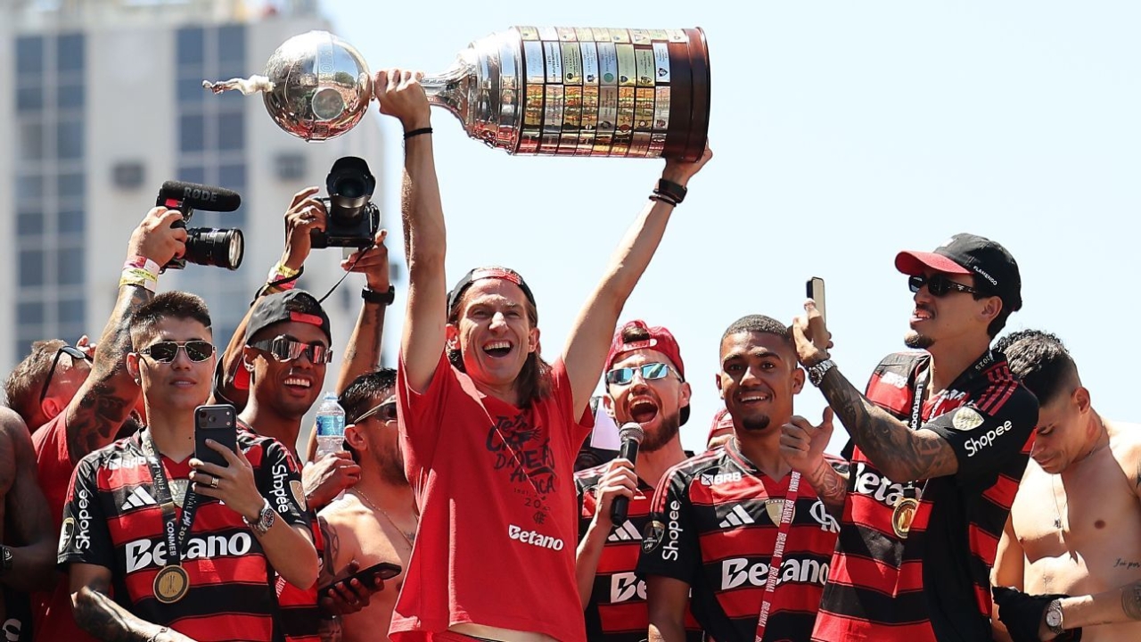 Flamengo's Copa Libertadores trophy damaged in title celebrations 1