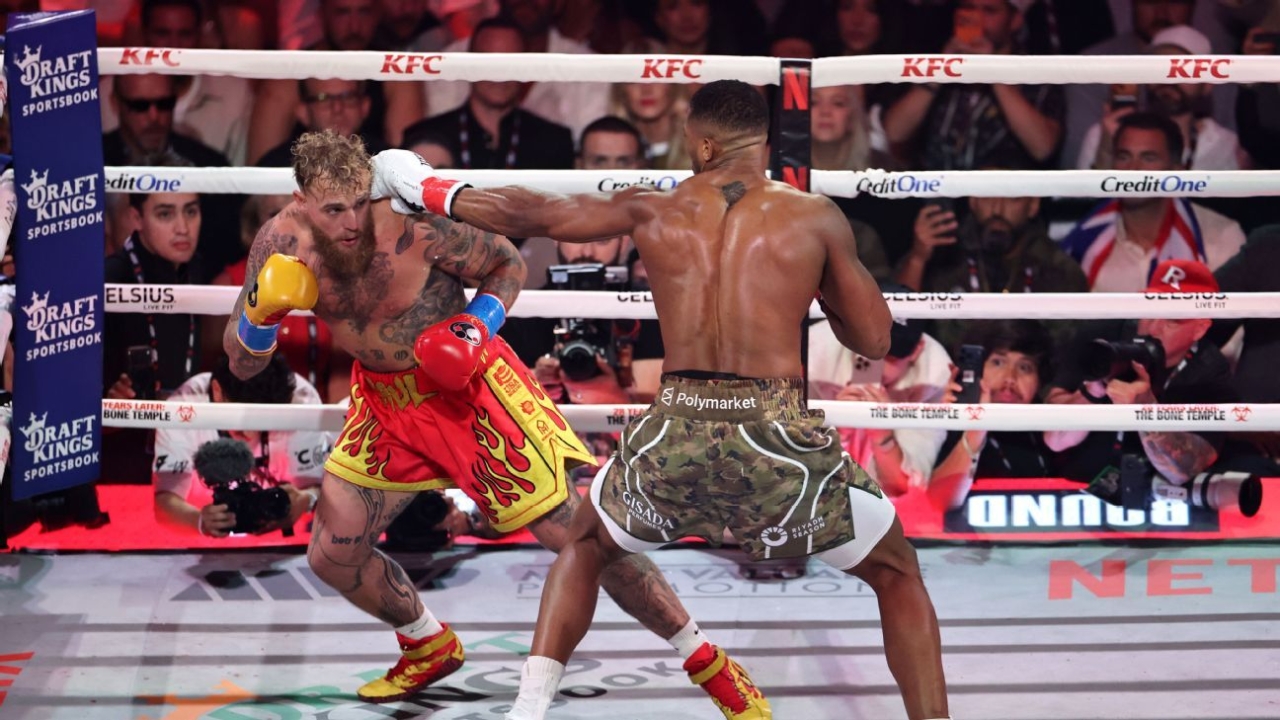 Inside the Paul-Joshua fight, NFL Week 16 and CFP race in a busy weekend at the sportsbooks 1