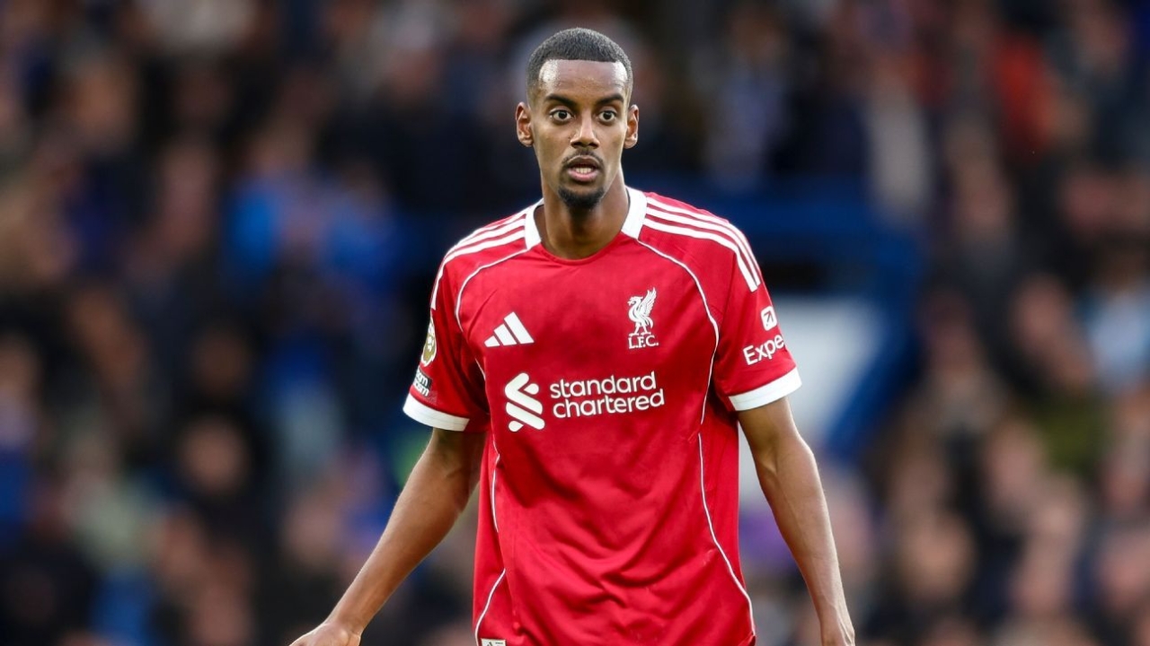Liverpool's Alexander Isak out indefinitely after surgery 1