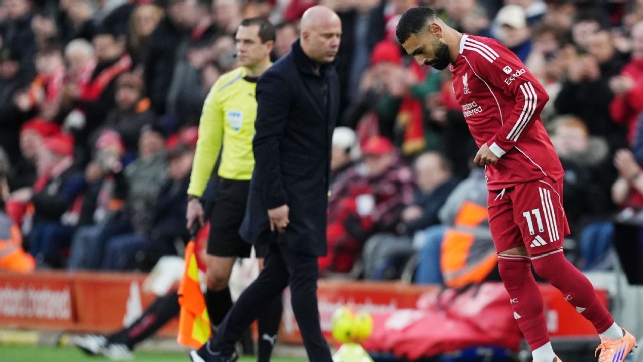 Mohamed Salah comes on as a sub in 25th minute for Liverpool vs. Brighton 1