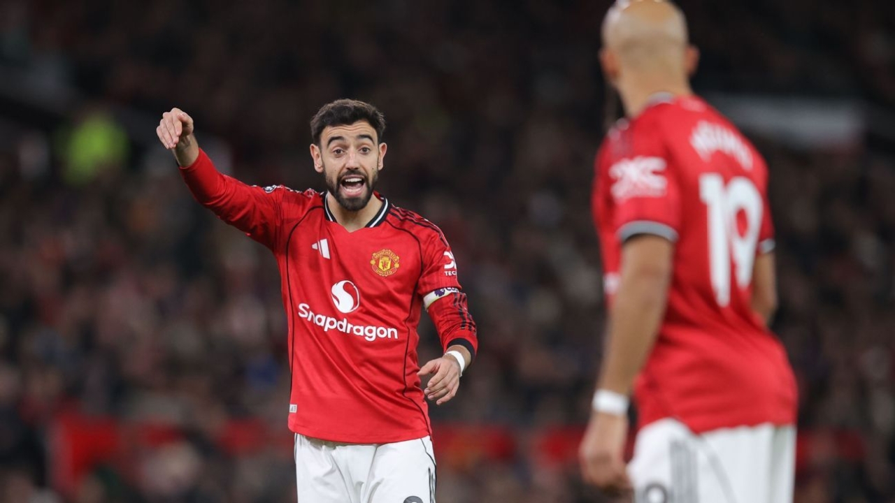 Premier League live updates: Aston Villa-Manchester United 1