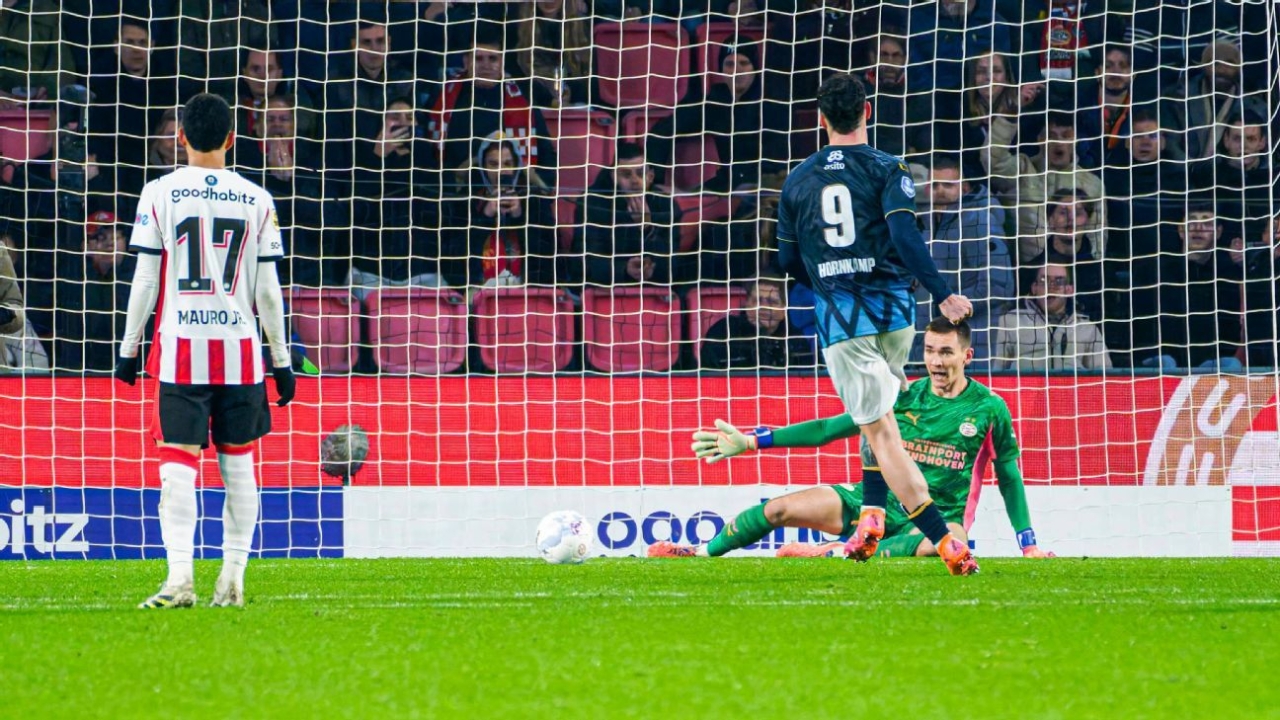 The new 'Panenka' penalty? Why Jizz Hornkamp's hop has everyone talking 1