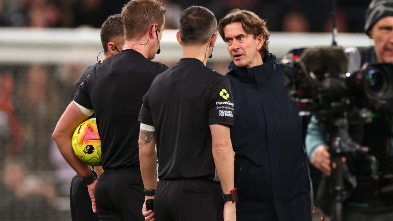 Thomas Frank questions referee after 9-man Spurs lose to Liverpool 1