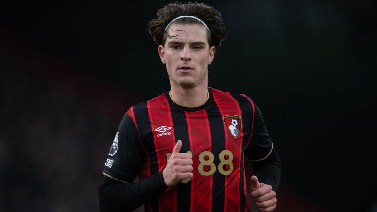 Transfer rumors, news: Man United eye England midfielders 1