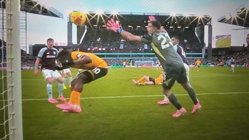 VAR Review: Caicedo red card vs. Arsenal, Mateta's penalty retake 4