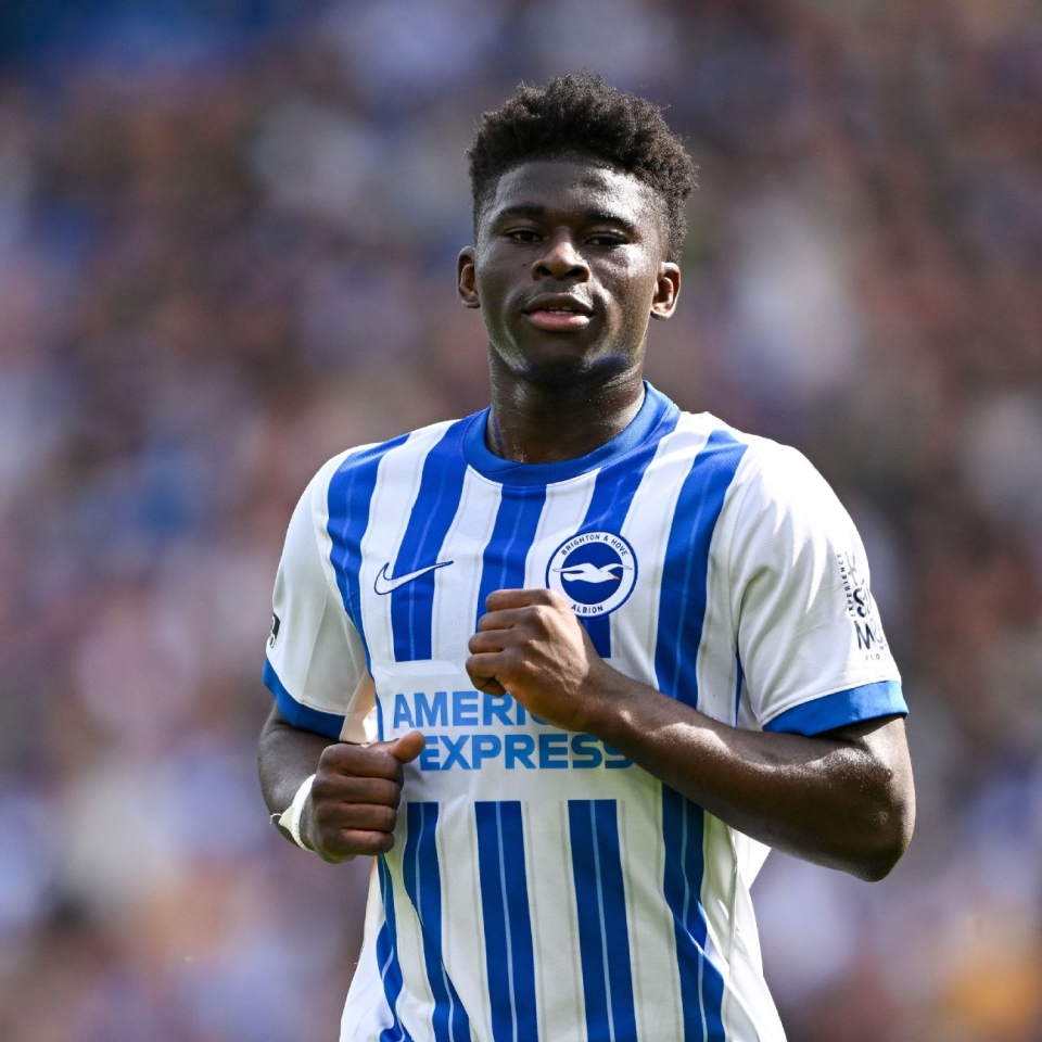 Which of these midfield transfer targets fit at Man United? 6