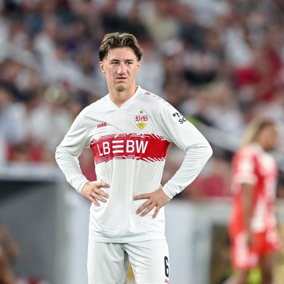 Which of these midfield transfer targets fit at Man United? 8