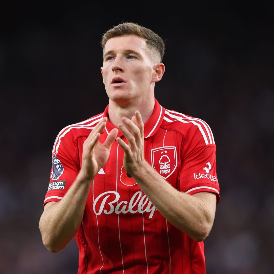 Which of these midfield transfer targets fit at Man United? 4