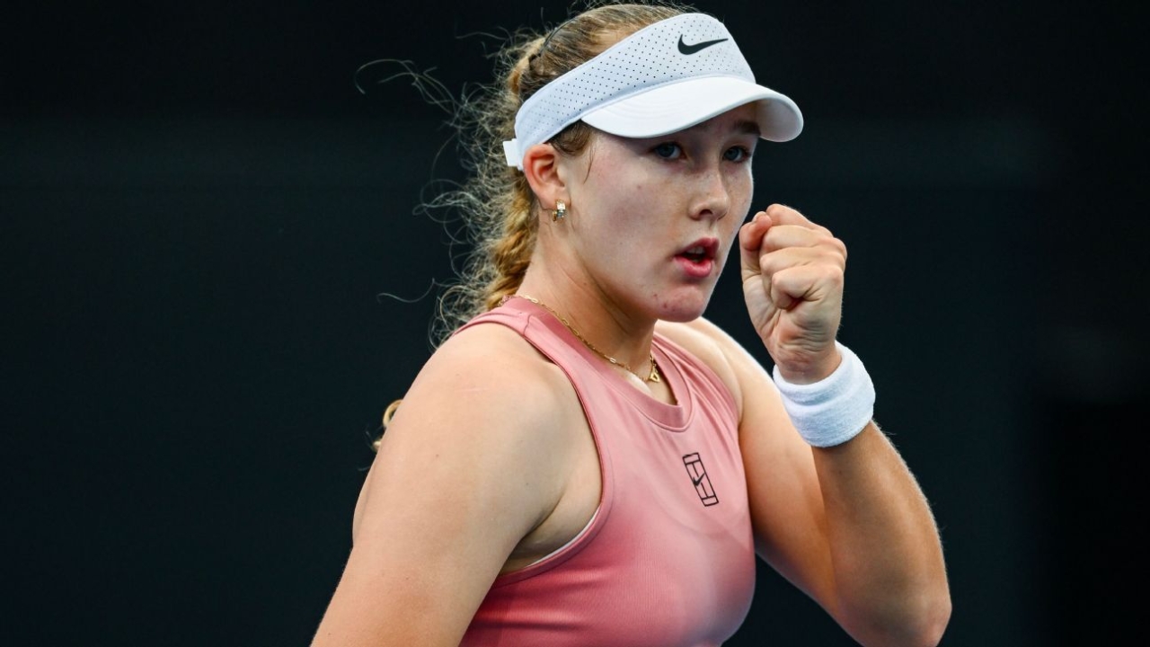 Mirra Andreeva defeats Victoria Mboko in Adelaide final 1