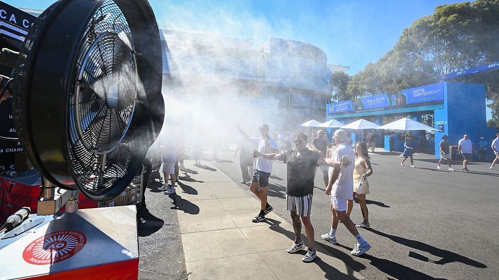 Australian Open live: Day 10 timetable adjusted due to predicted 45C temperatures at Melbourne Park 1
