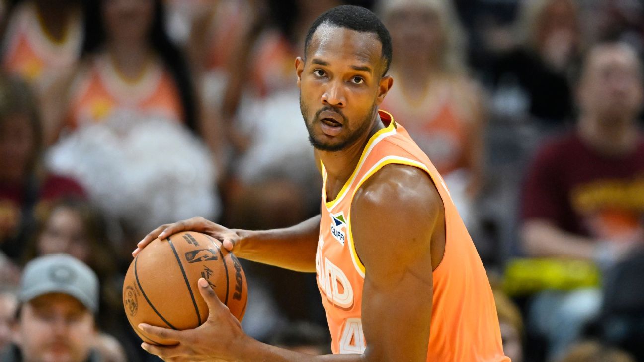 Cavaliers' Evan Mobley sidelined for 1-3 weeks due to left calf strain 1