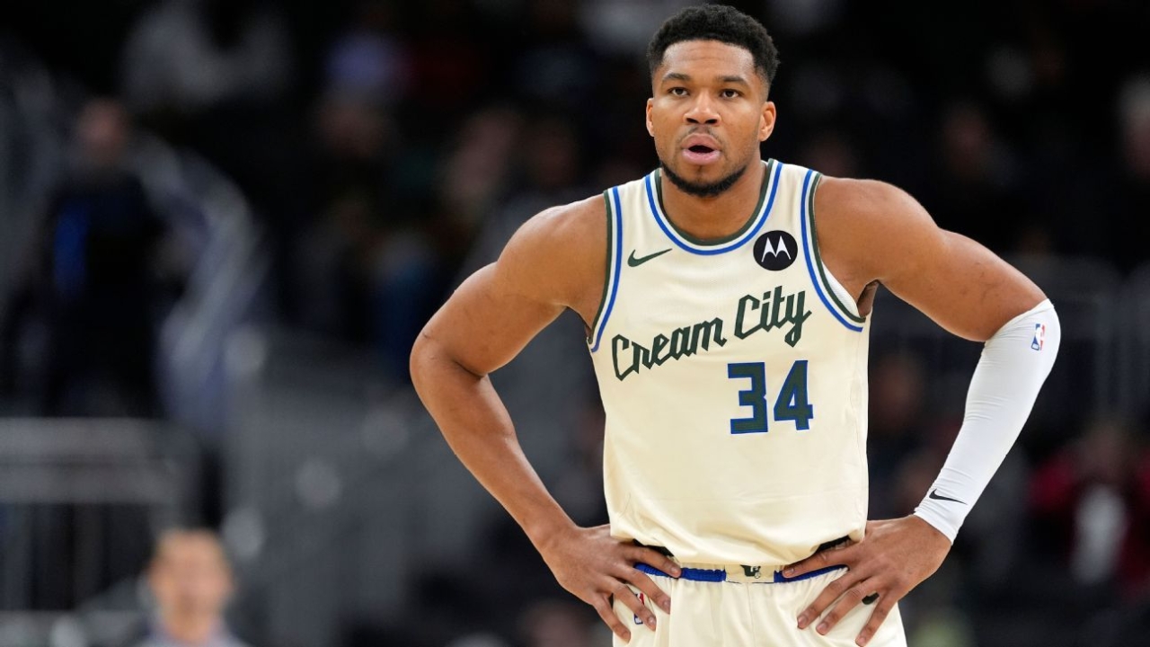 Giannis affirms commitment to Bucks, would 'never' demand trade 1
