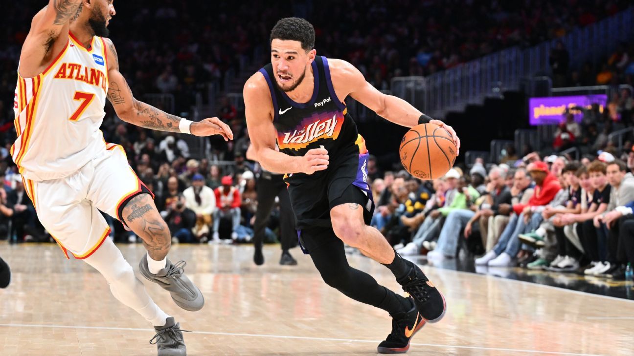 Suns' Devin Booker leaves defeat against Hawks due to right ankle injury 1