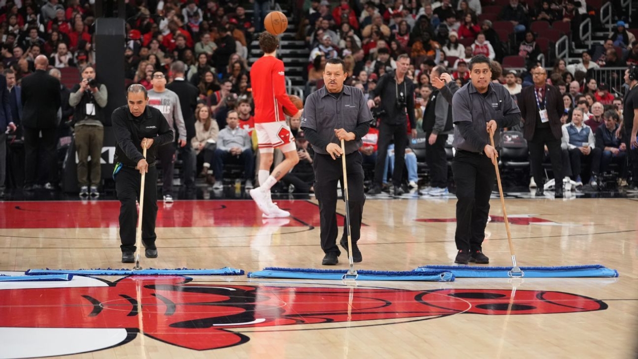 Bulls, Heat to play 4 games in 5 days due to slippery court 1