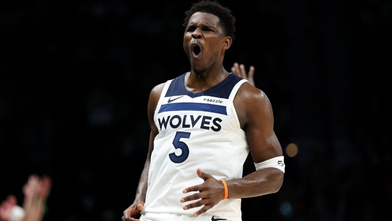 Wolves' Anthony Edwards becomes 3rd-youngest to 10,000 points 1