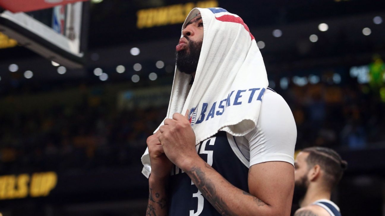 Mavs' Anthony Davis out months for hand surgery, sources say 1