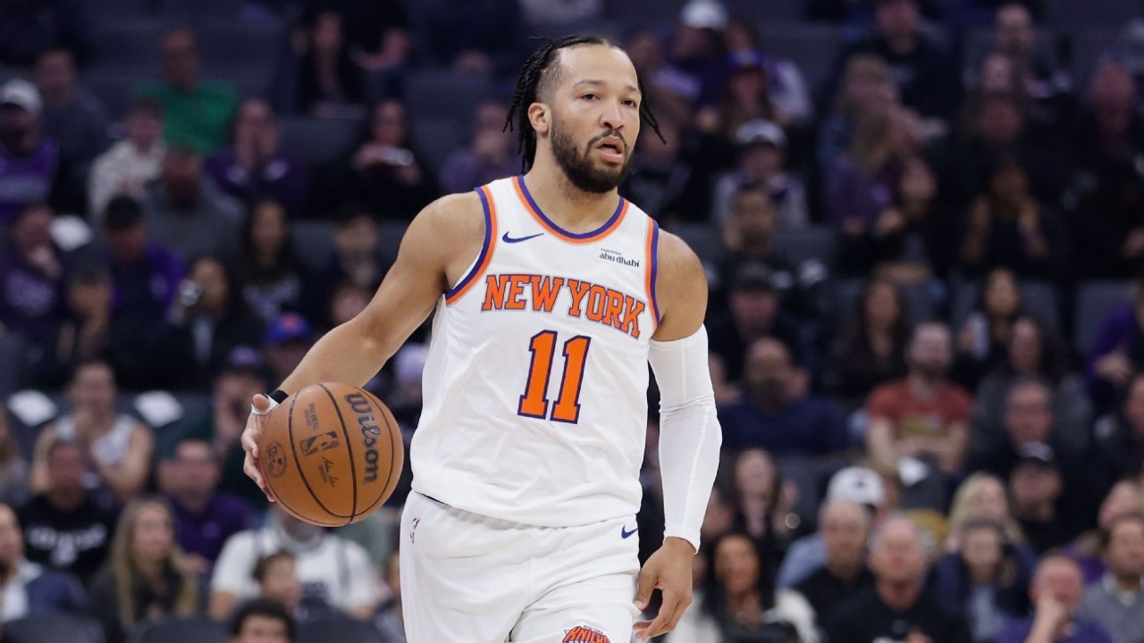 Knicks' Jalen Brunson sprains right ankle, ruled out at halftime 1