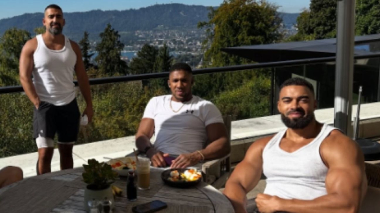 Anthony Joshua shares tribute to friends killed in Nigeria crash 1