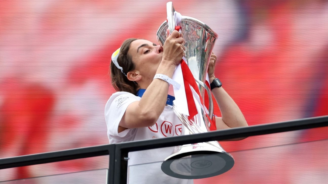 Arsenal needed UWCL-winning coach Slegers to sign new contract, now they must back her 1
