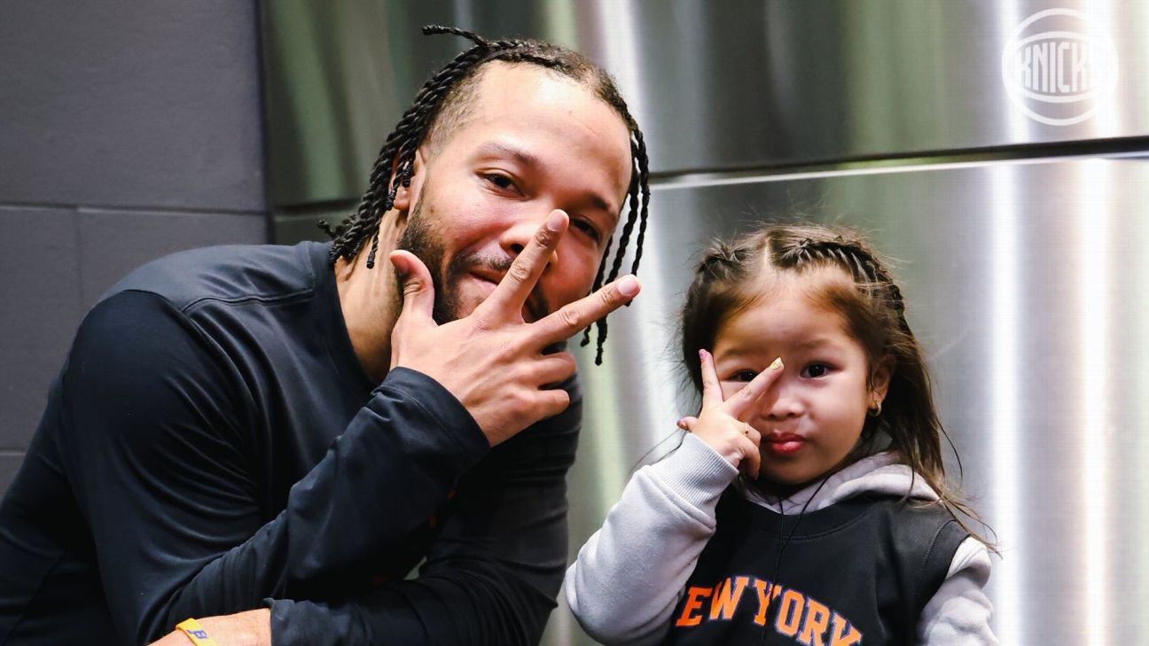 Jalen Brunson and the young child captivated by his three-point celebration 1
