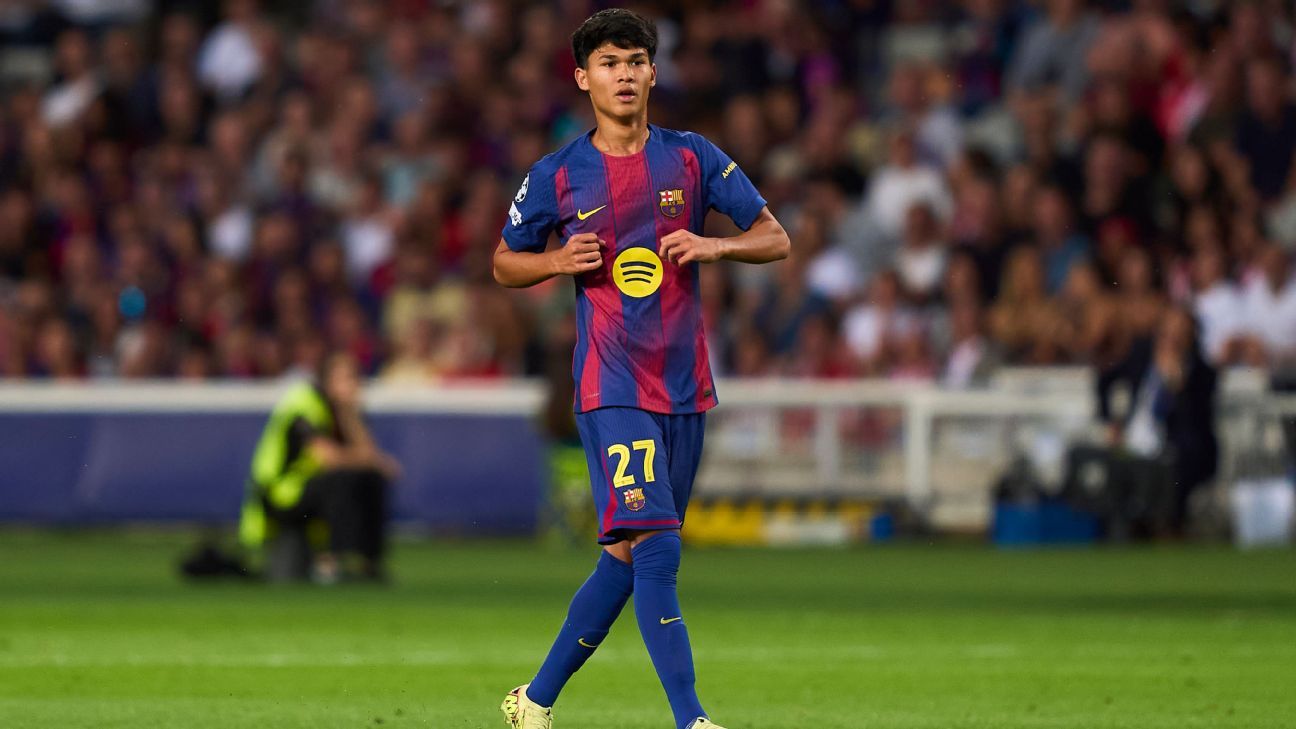 Barcelona's Hansi Flick expresses disappointment over Dro Fernández's transfer to PSG. 1