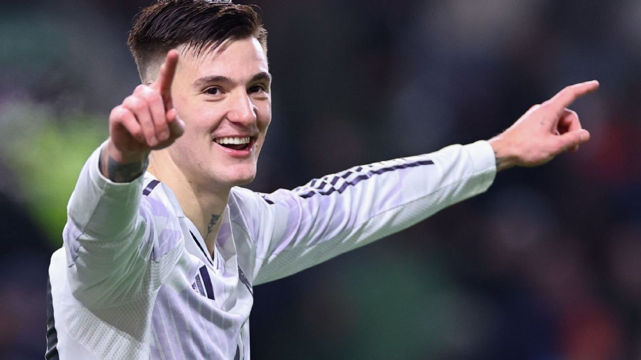 Benjamin Sesko: 'Great things' coming to Man United, amid manager talks 1