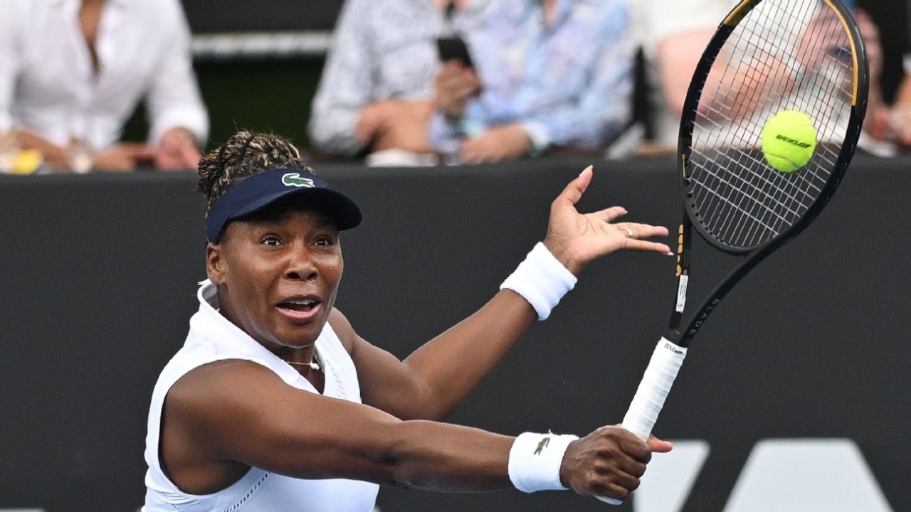 Venus Williams loses in 3 sets at Auckland in 2026 singles debut 1